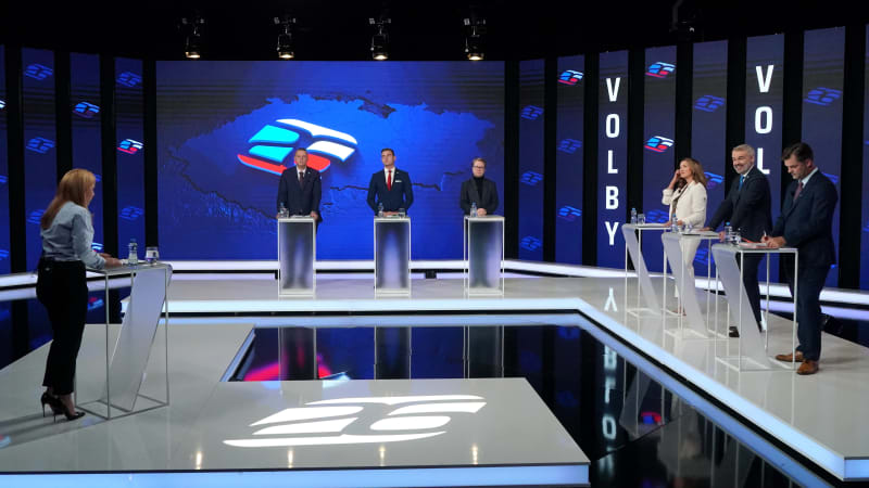 Hádka ve studiu: Asi jste nikdy nepodnikala, řekl Rajchl Svárovské. Jako vy určitě ne, opáčila