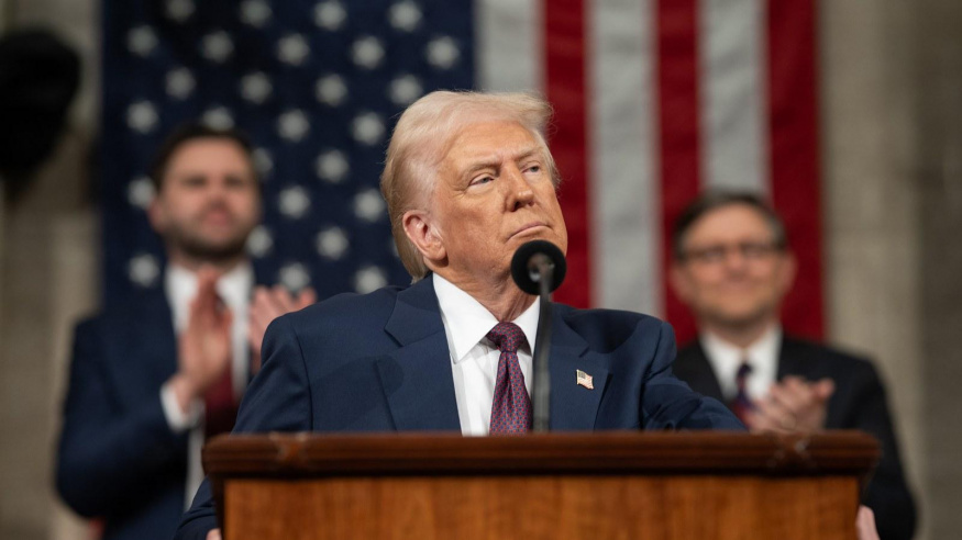 Trump přejmenoval umělou inteligenci na super inteligenci, domény .si zažívají boom a Musk chystá přejmenování SpaceXAI
