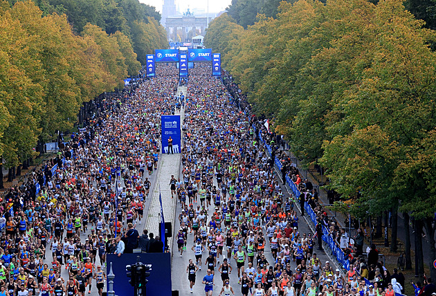 Chlubila se osobním rekordem, pak přišla ostuda. Běžkyně jela kus maratonu na kole