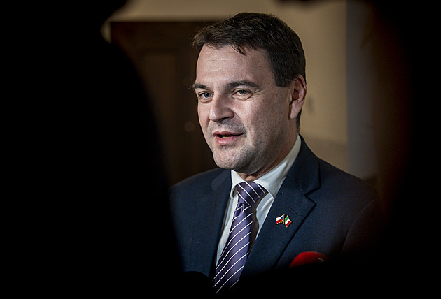 Macinka odmítl celoevropské omezení víz pro Rusy. Většina zemí je proti, tvrdí
