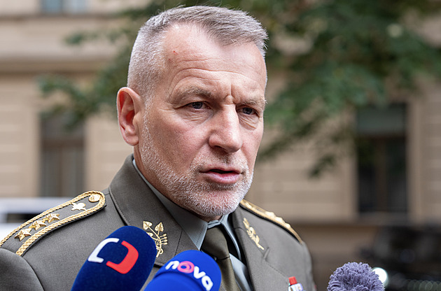 Pavel se zúčastnil Bezpečnostní rady státu. Ta se shodla na nové koncepci armády