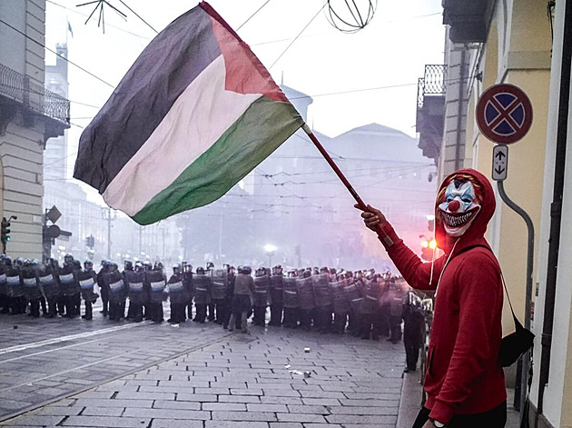 Generace Gaza. Palestinská vlajka je symbolem protestů mladých v Evropě