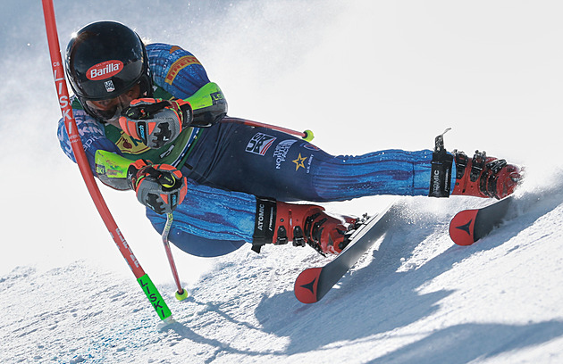Shiffrinová po prvním kole vede zahajovací obří slalom, po zranění se vrátila Vlhová